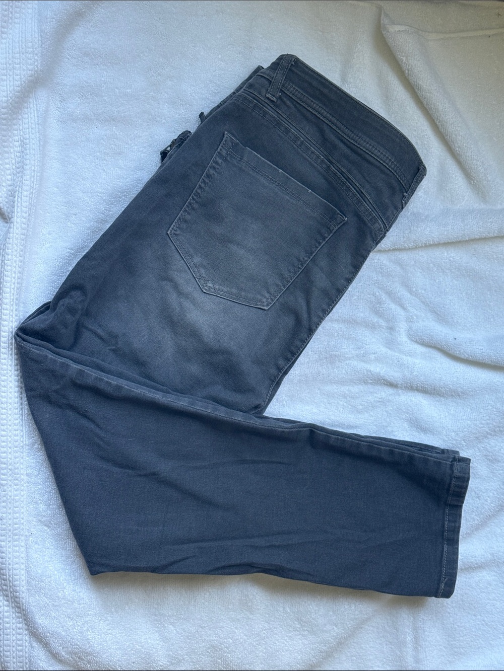Democracy Denim “Ab”solution Skinny Jeans - Gray w/ zipper accents